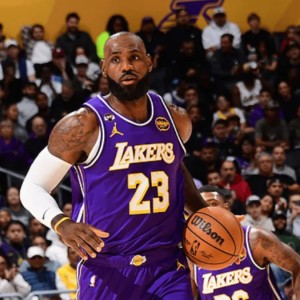 世界杯app下载-大逆转！湖人双杀76人，詹姆斯一战连创3大神迹，东契奇腿筋重伤